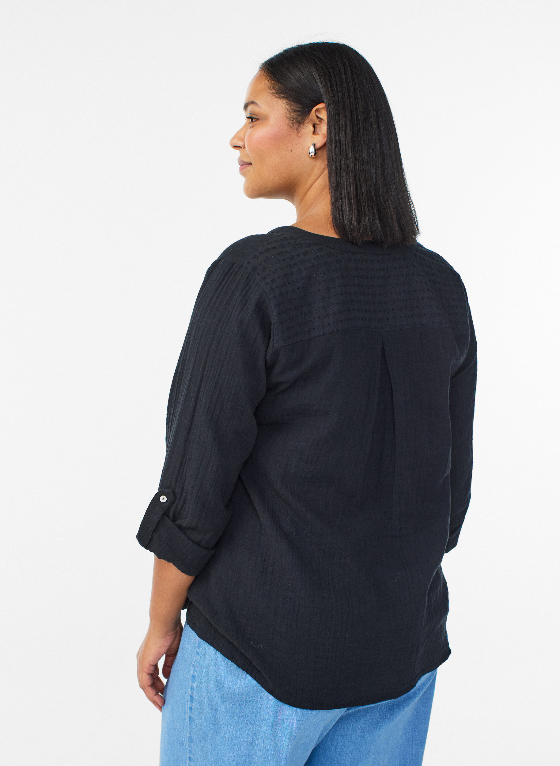 ZizziBluse i bomullsmuslin med broderie anglaise, Svart, Model image number 2