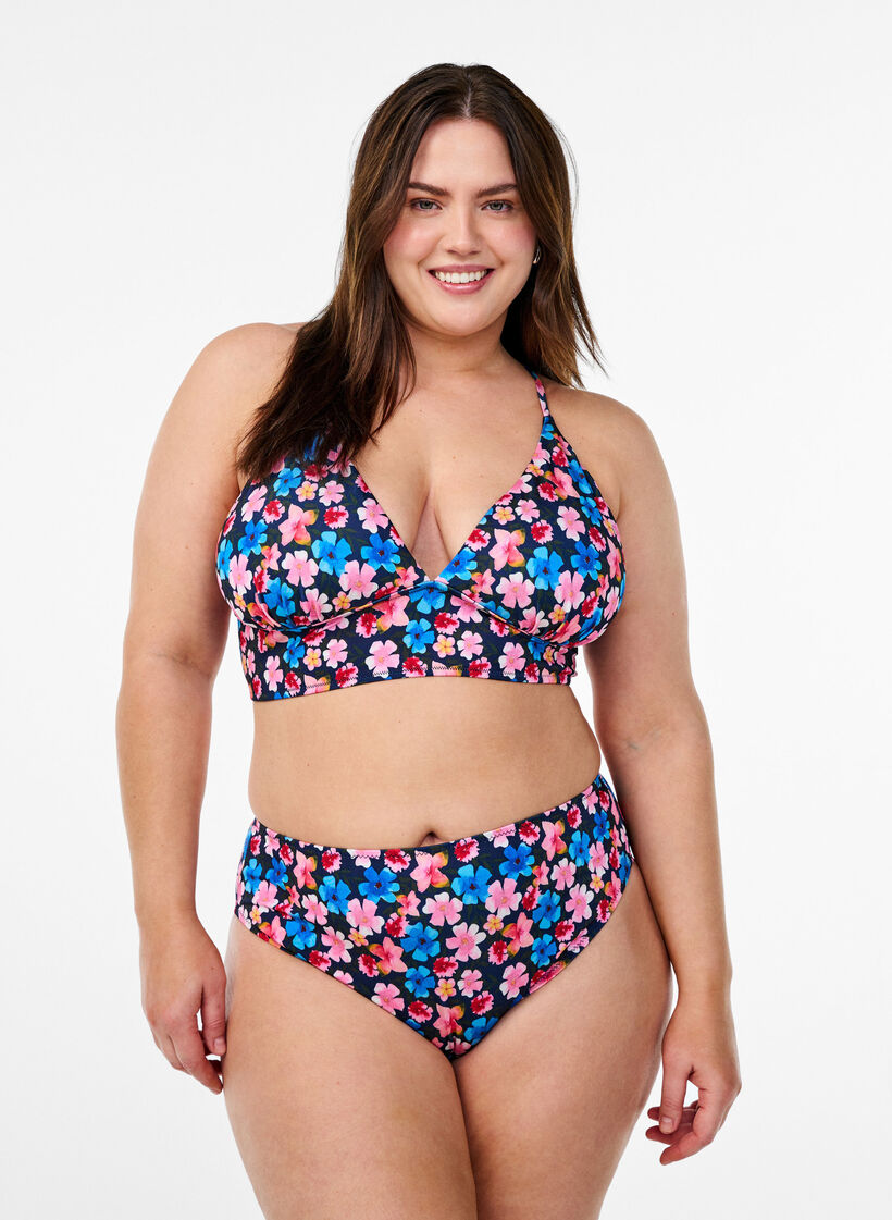 Blomstrete brazilian-bikinitruse, Multi Flower AOP, Model