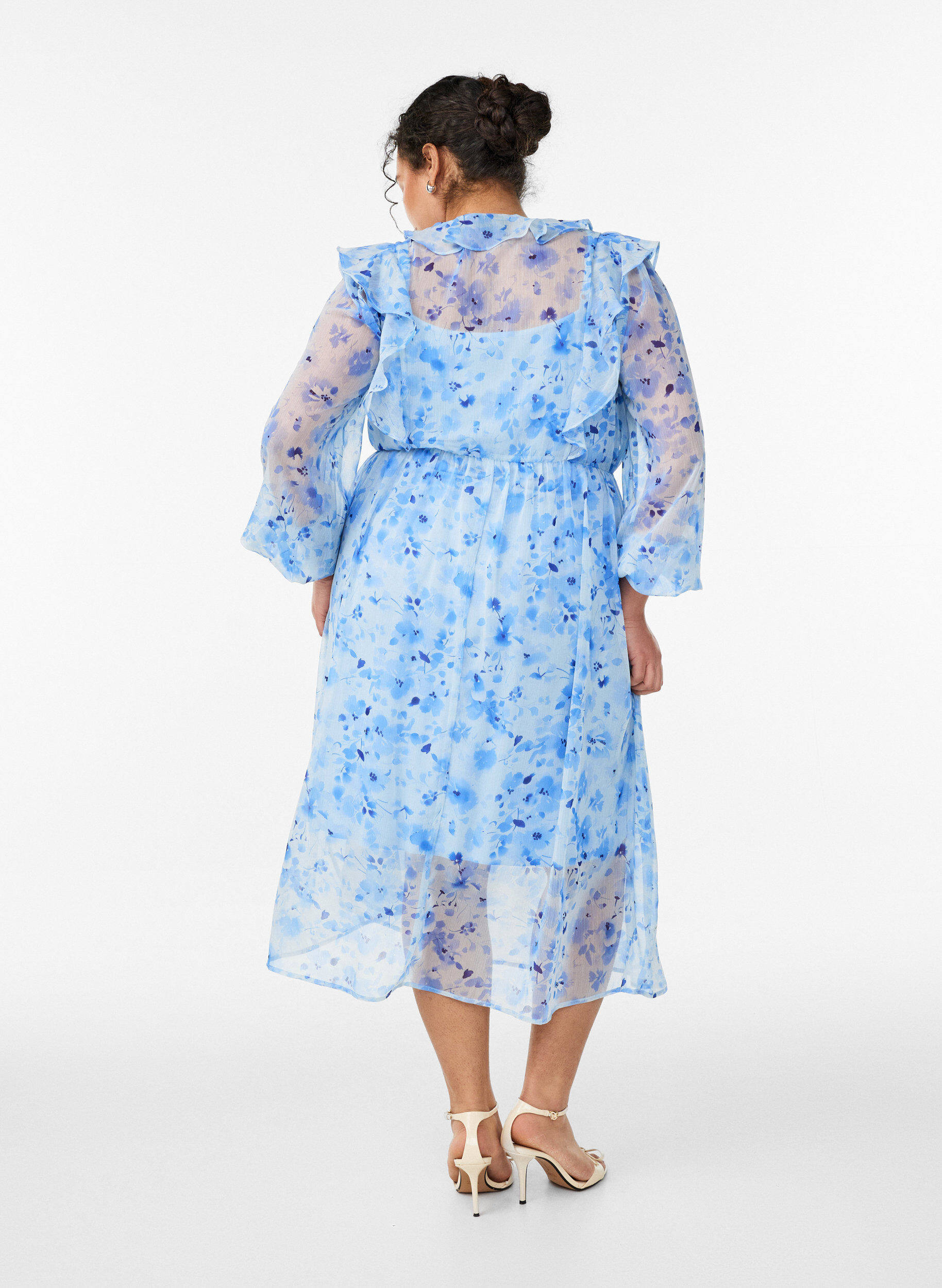 ZizziChiffonkjole med blomsterprint, volanger og lange ermer, Bl&aring;, Model image number 1