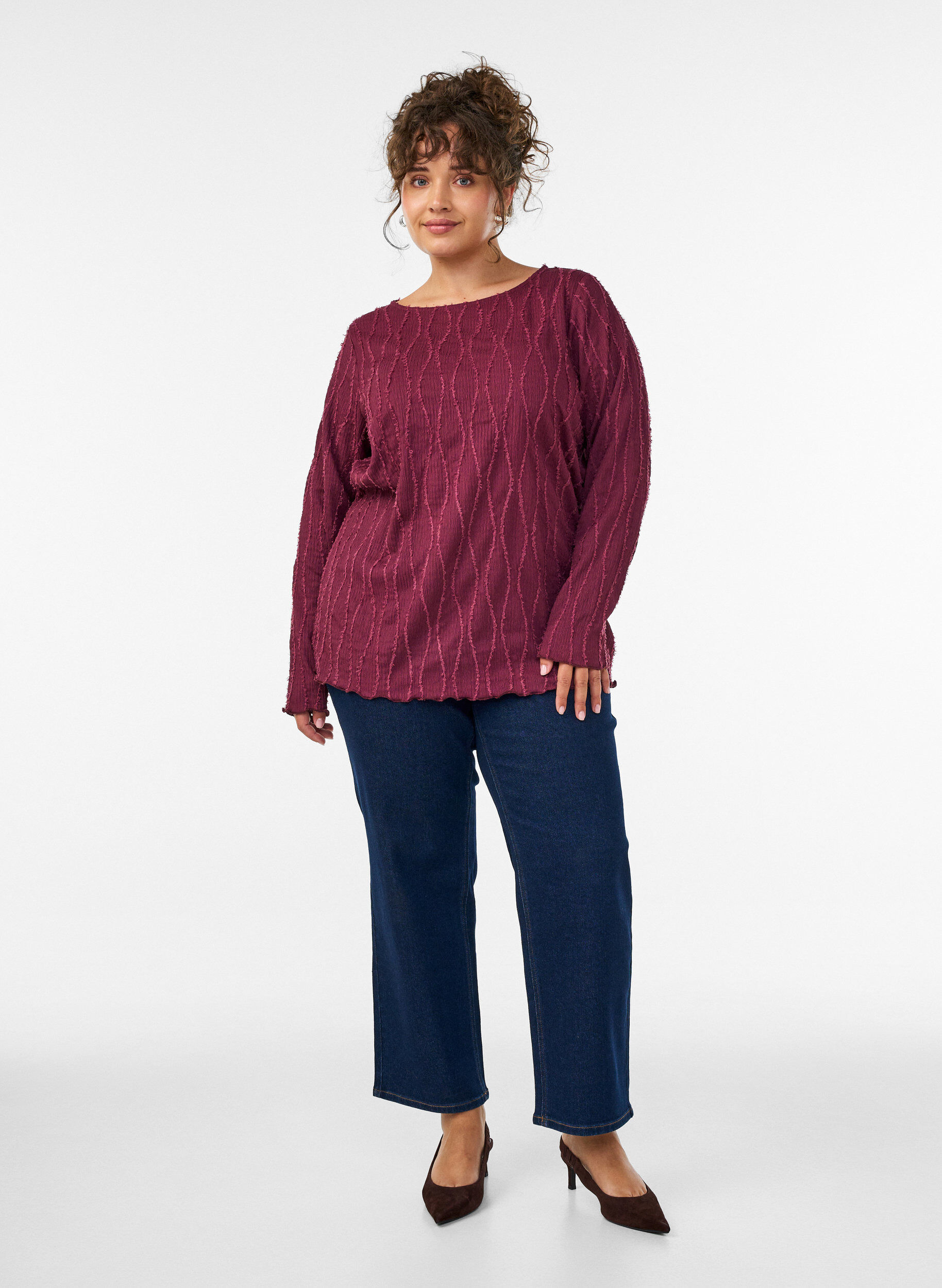 ZizziJerseybluse med en b&oslash;lget tekstur, R&oslash;d, Model image number 1