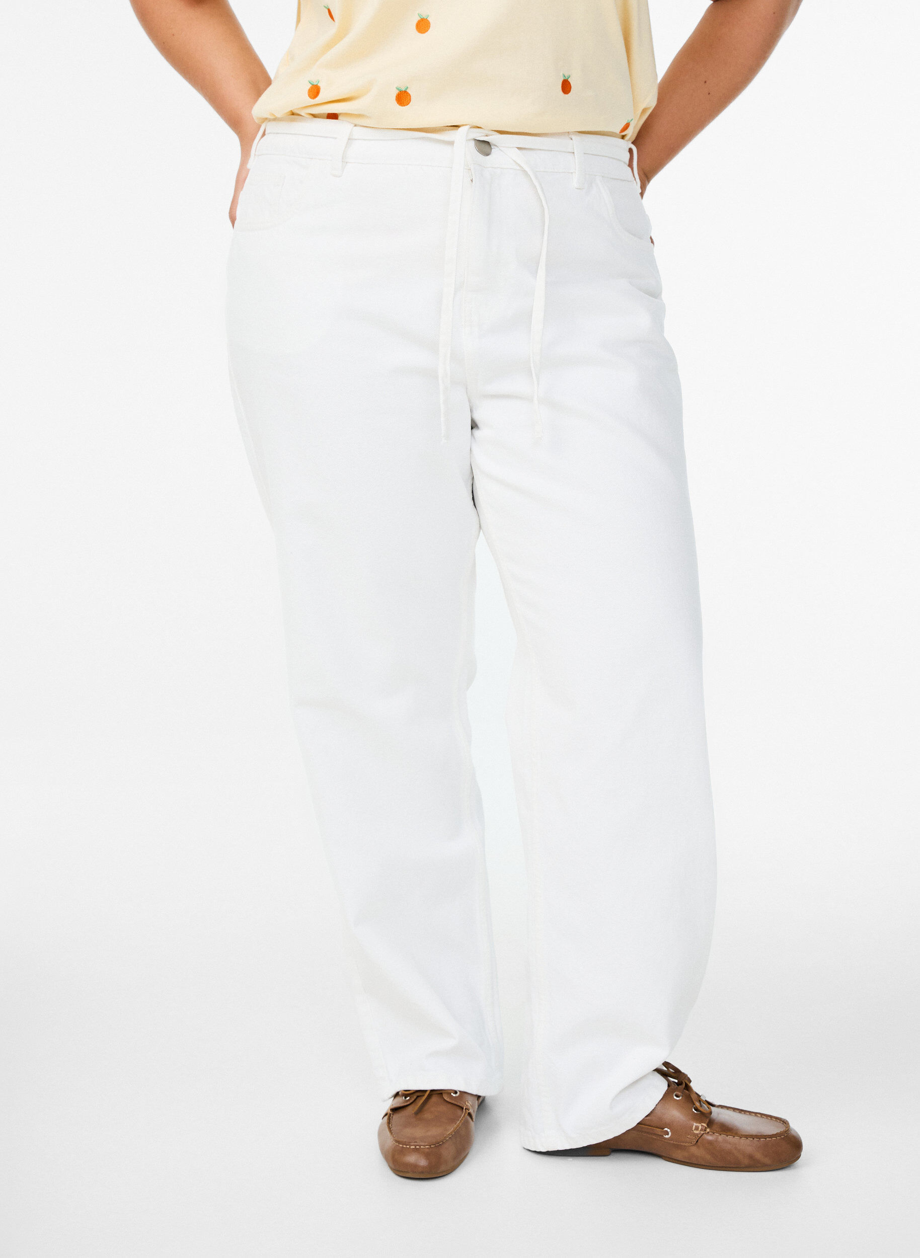Zizzi Straight fit jeans med knytebelte, Hvit, Model image number 2