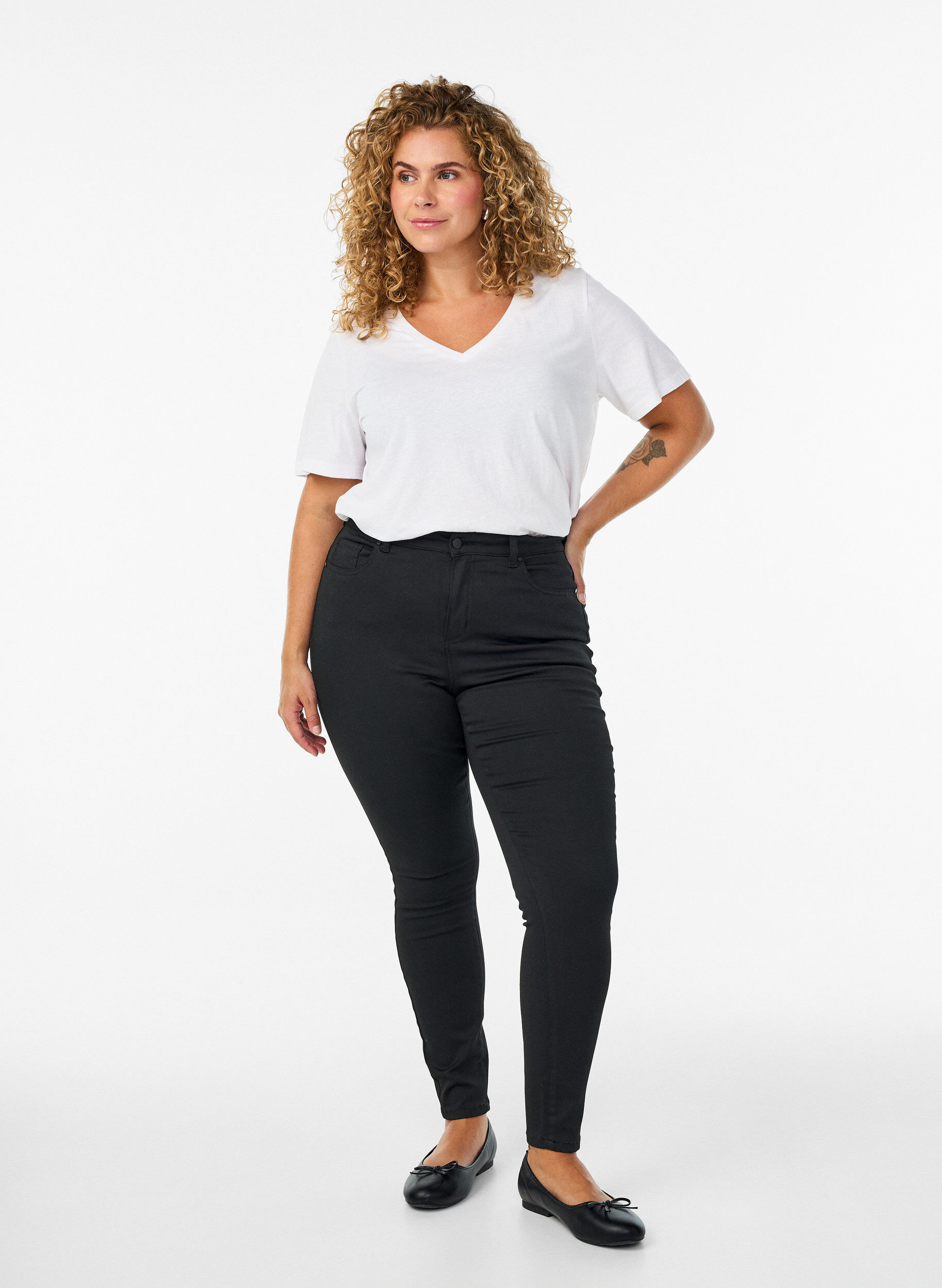 Zizzi Kortermet t-skjorte med V-hals, Hvit, Model image number 1