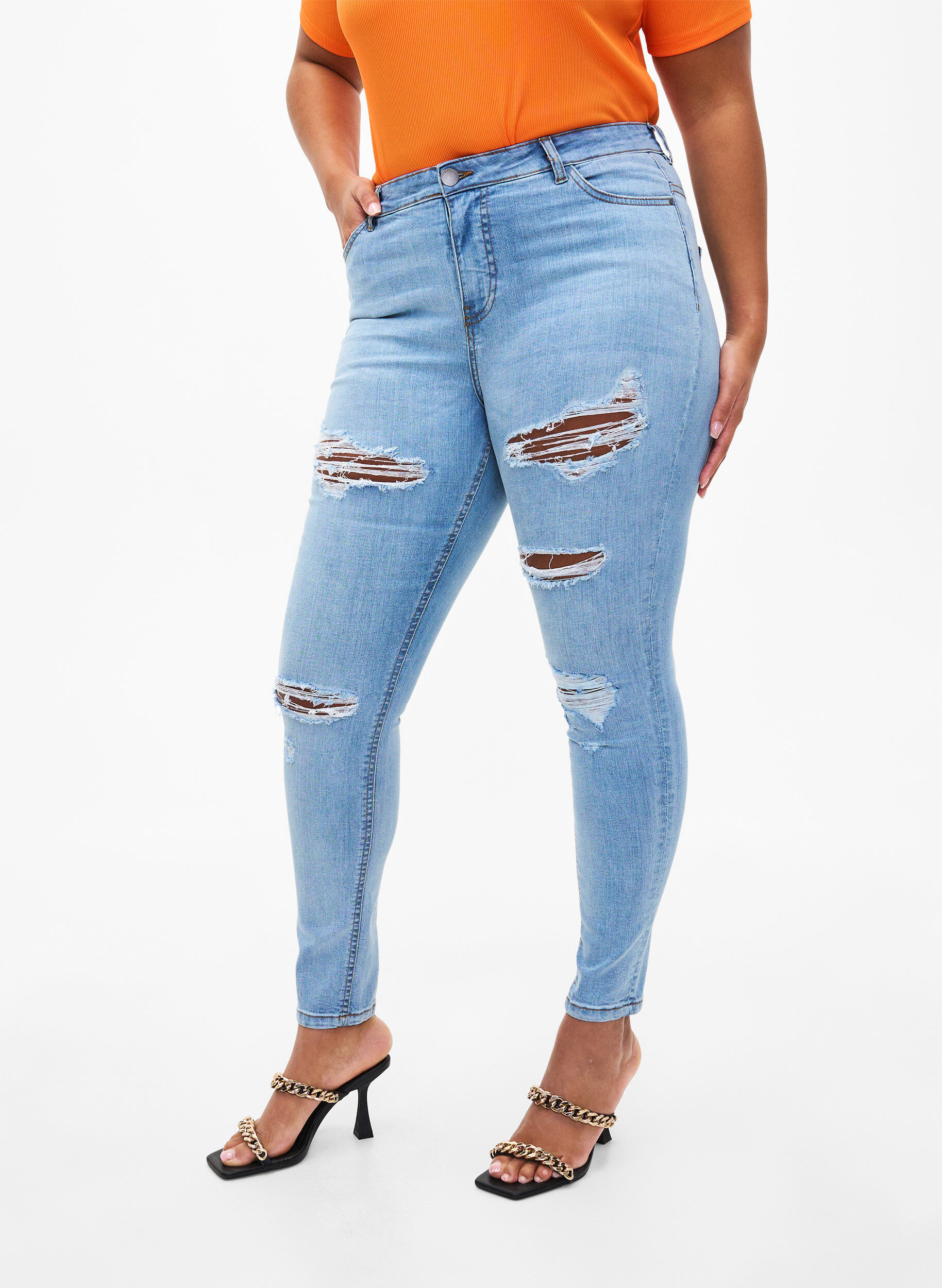 Zizzi Slim-fit jeans med slitte detaljer, Light Blue, Model image number 2