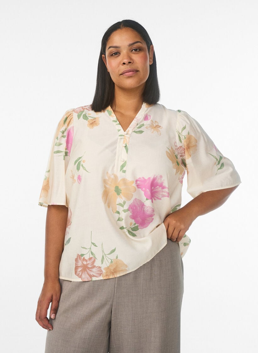 Bluse med blomstertrykk, rysjekrage og 1/2 ermer, Beige, Model image number 0