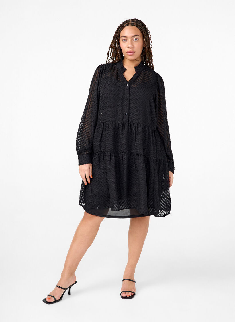 Kort, strukturmønstret kjole med volangkrage, Black, Model image number 2