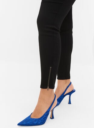 Cropped Amy jeans med glidelås, Black denim, Model image number 2