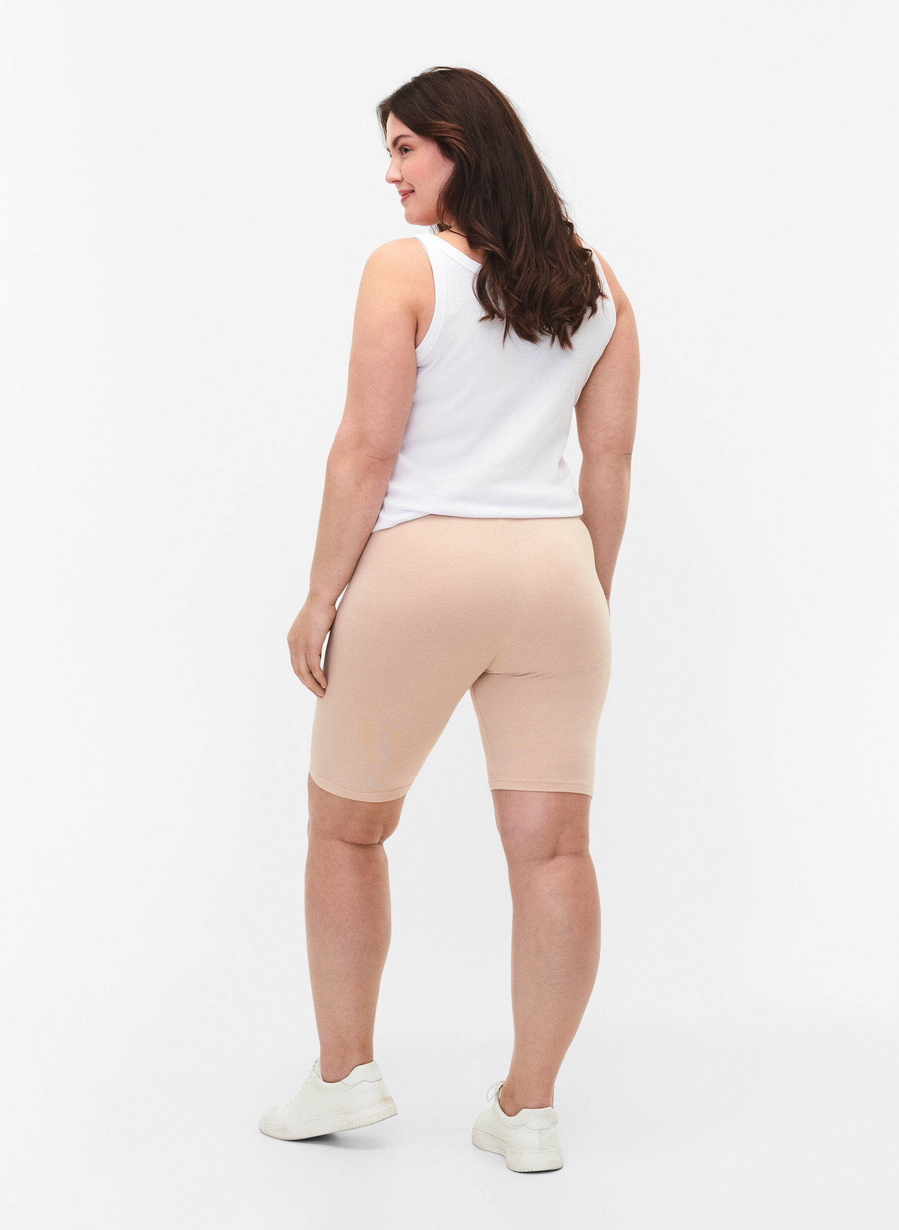 Zizzi Ensfargede standard sykkelshorts, Beige, Model image number 2