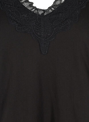 T-skjorte i bomull med V-hals og blonder, Black, Packshot image number 2