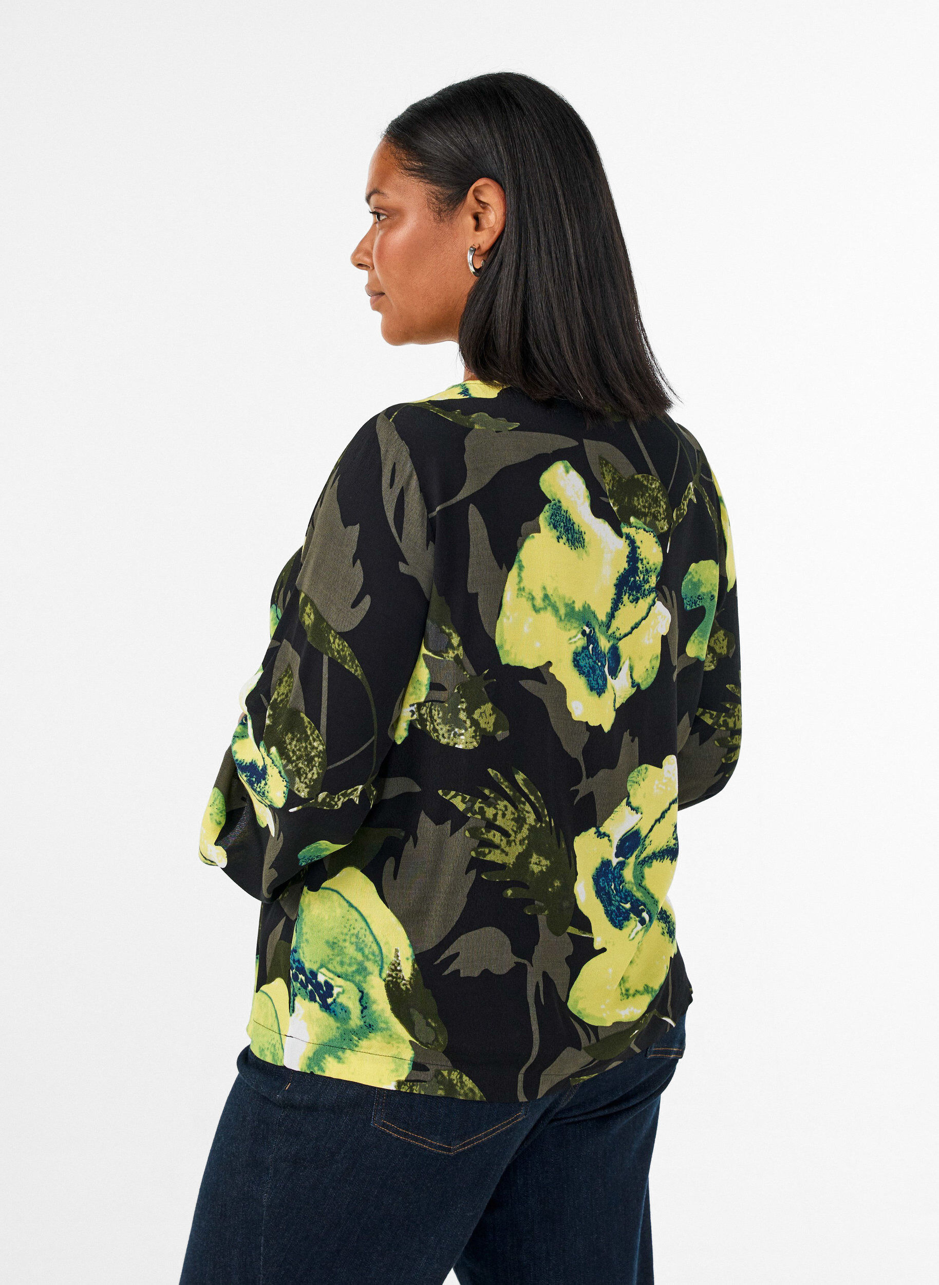 ZizziBluse med blomstertrykk med b&aring;thals og vide ermer, Svart, Model image number 2