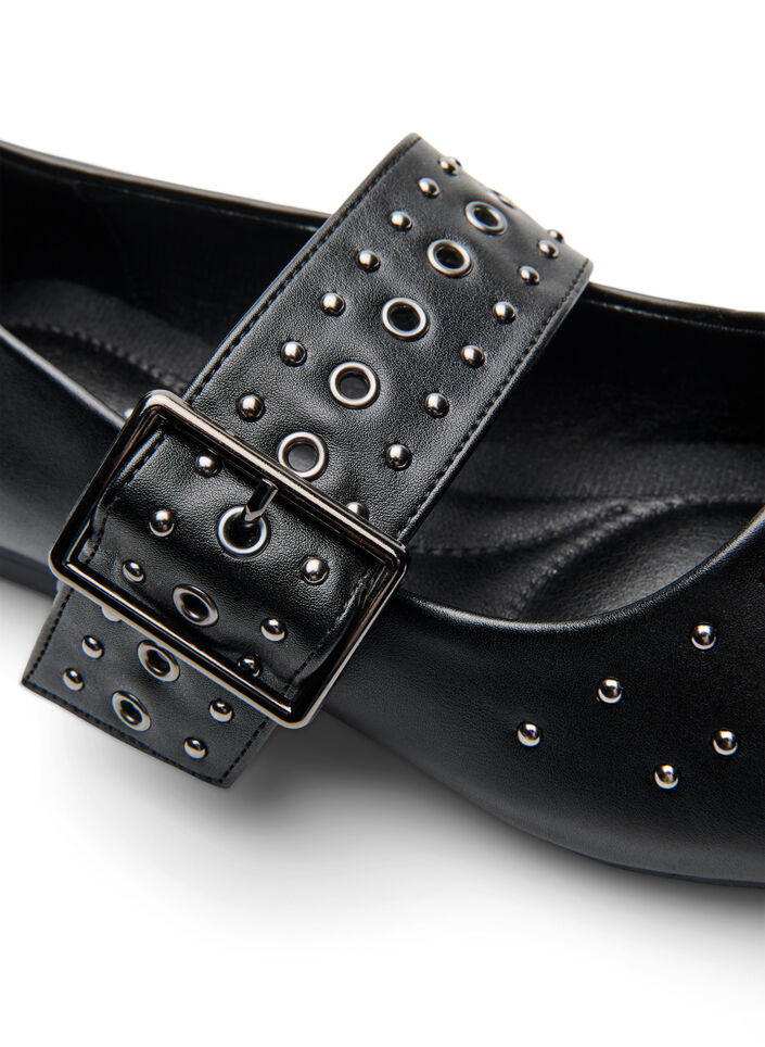 Wide fit - Spiss ballerina med spenne og nagler, Black, Packshot