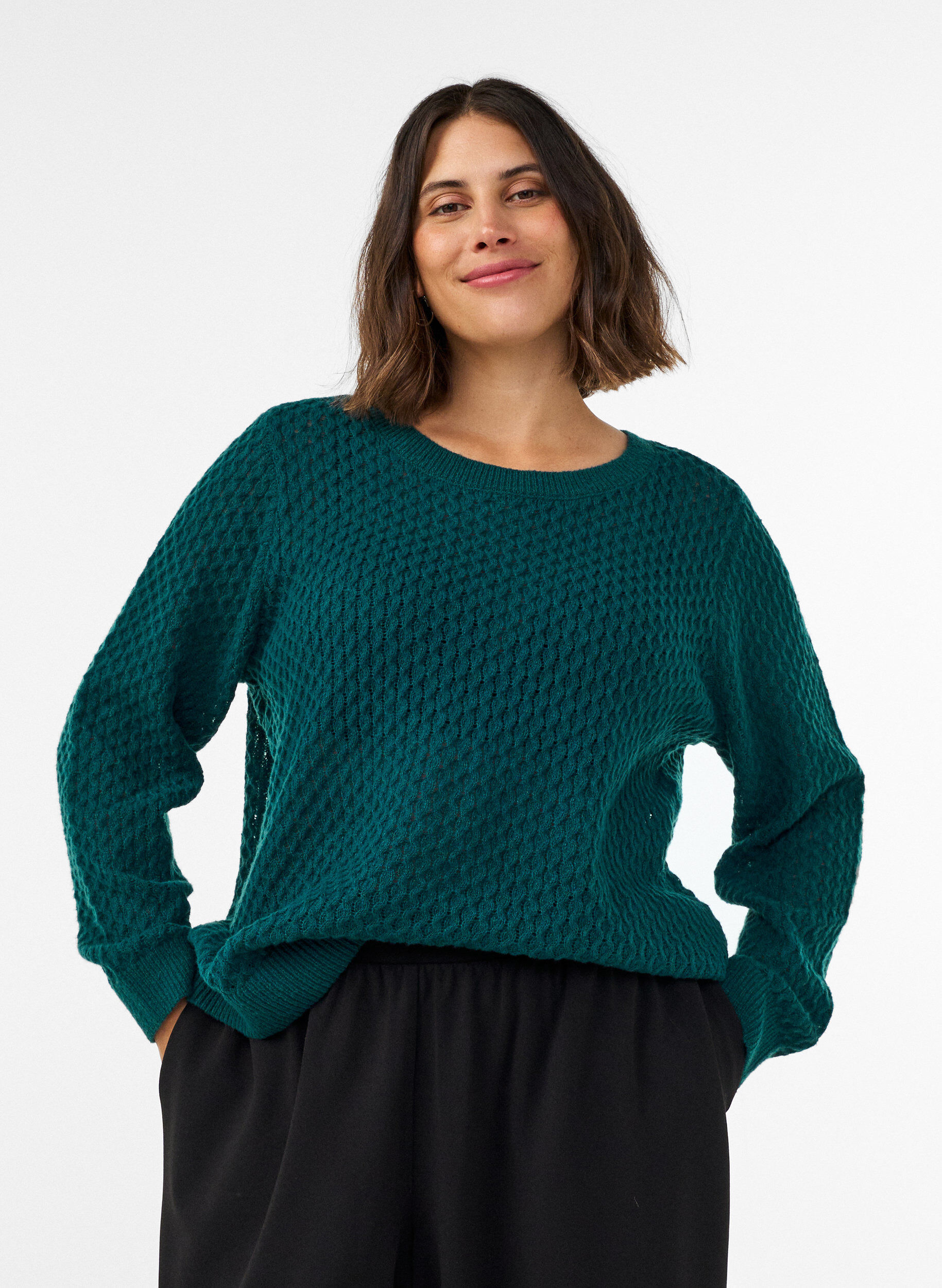 Strikkebluse med strukturert hullm&oslash;nster, Gr&oslash;nn, Model