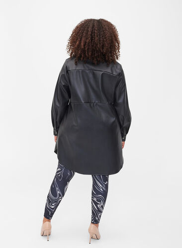 Lang skjorte i imitert skinn, Black, Model image number 1