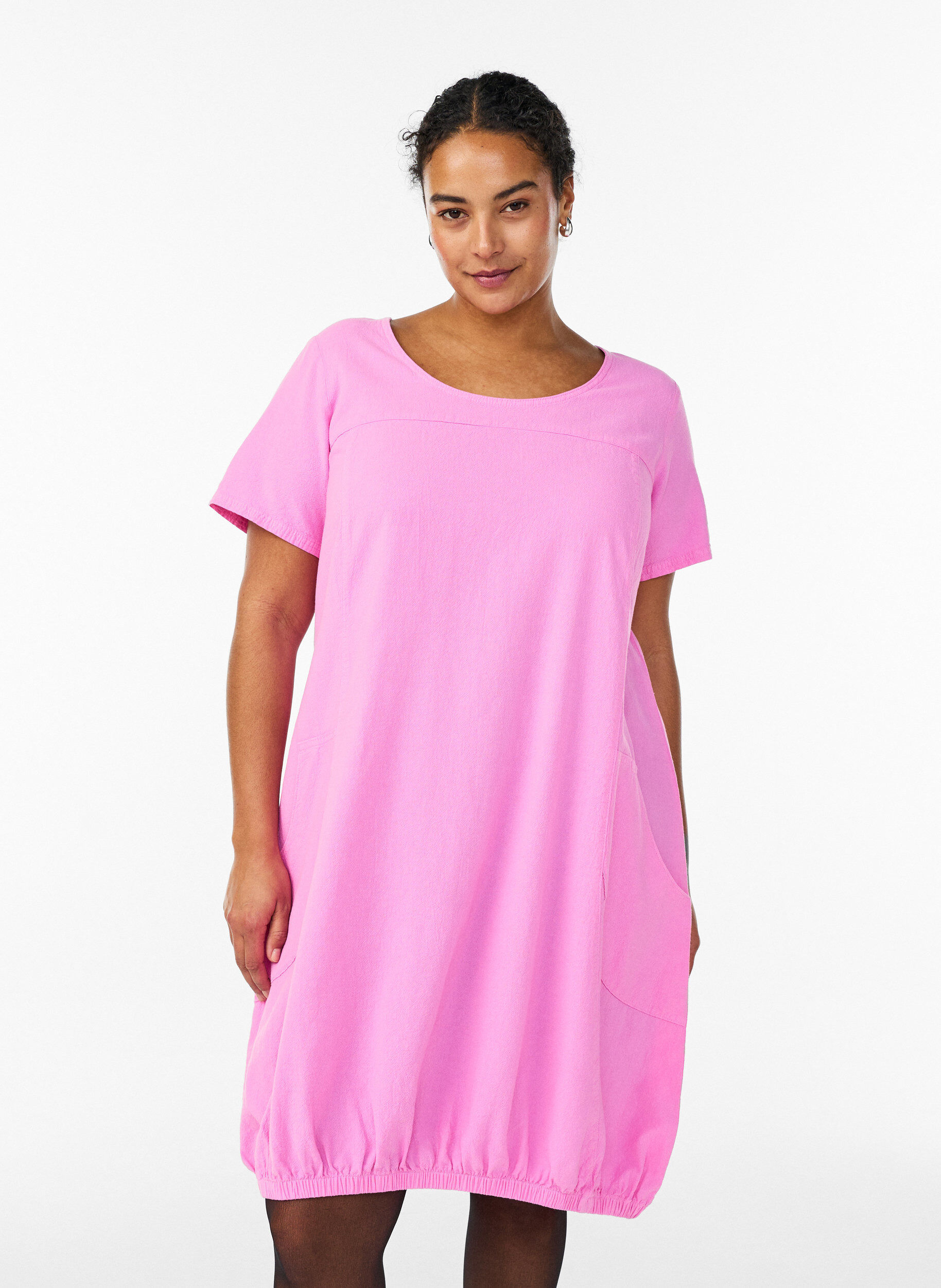 Kortermet kjole i bomull, Rosa, Model