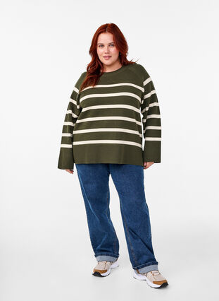 Zizzi Strikket bluse med rund hals og striper, D. Bag Birch Stripe, Model image number 2