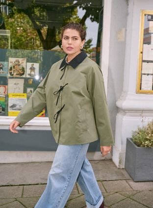 Zizzi Jakke med sløjfer, , Model
