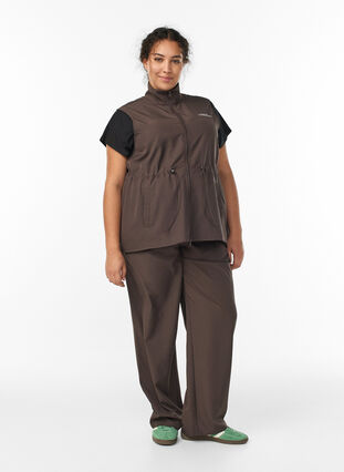 Zizzi Ermeløs vest med elastisk midje, Brun, Model image number 1