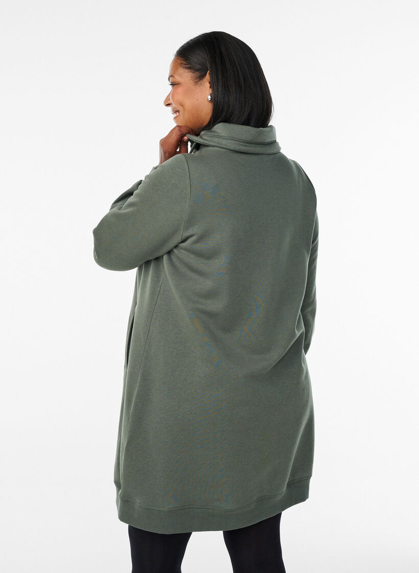 Kort genserkjole med h&oslash;y hals og lommer, Gr&oslash;nn, Model image number 2