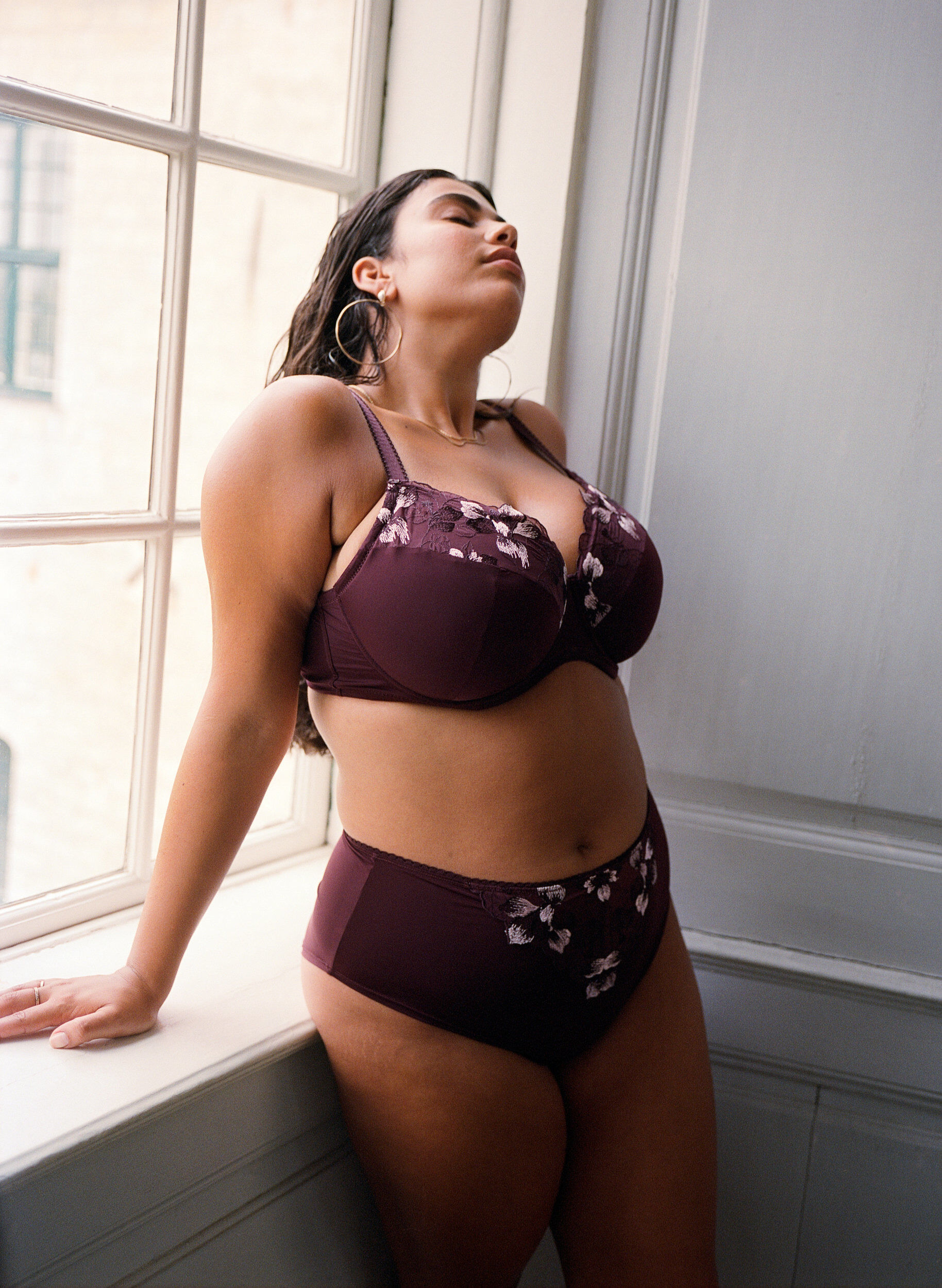 Zizzi Mikrofibertruser med blomsterbroderi, M&oslash;rk Bordeaux, Image image number 0