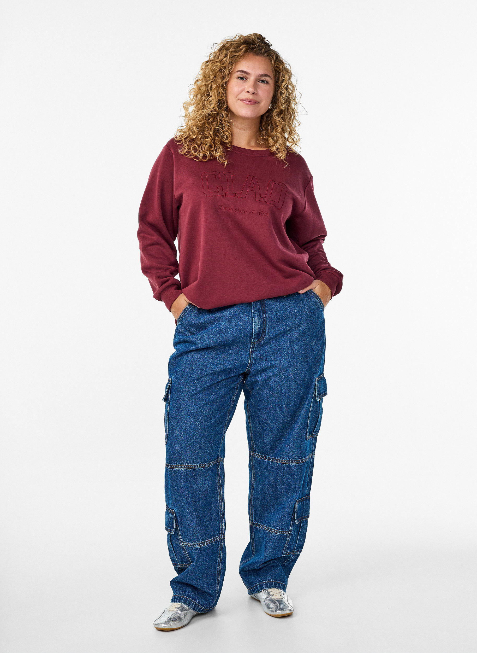 Zizzi Genser med brodert Milan-motiv, M&oslash;rk Bordeaux, Model image number 1