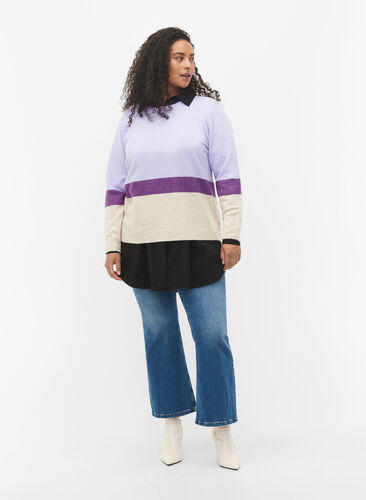 Stripete strikkegenser med rund hals, Lavender Comb, Model image number 2