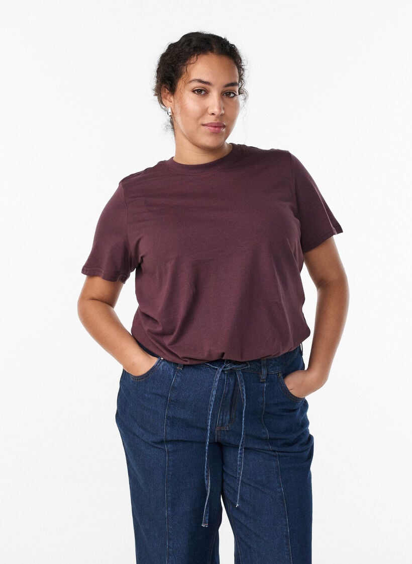 Basic T-skjorte i bomull med rund hals, M&oslash;rk Bordeaux, Model image number 0