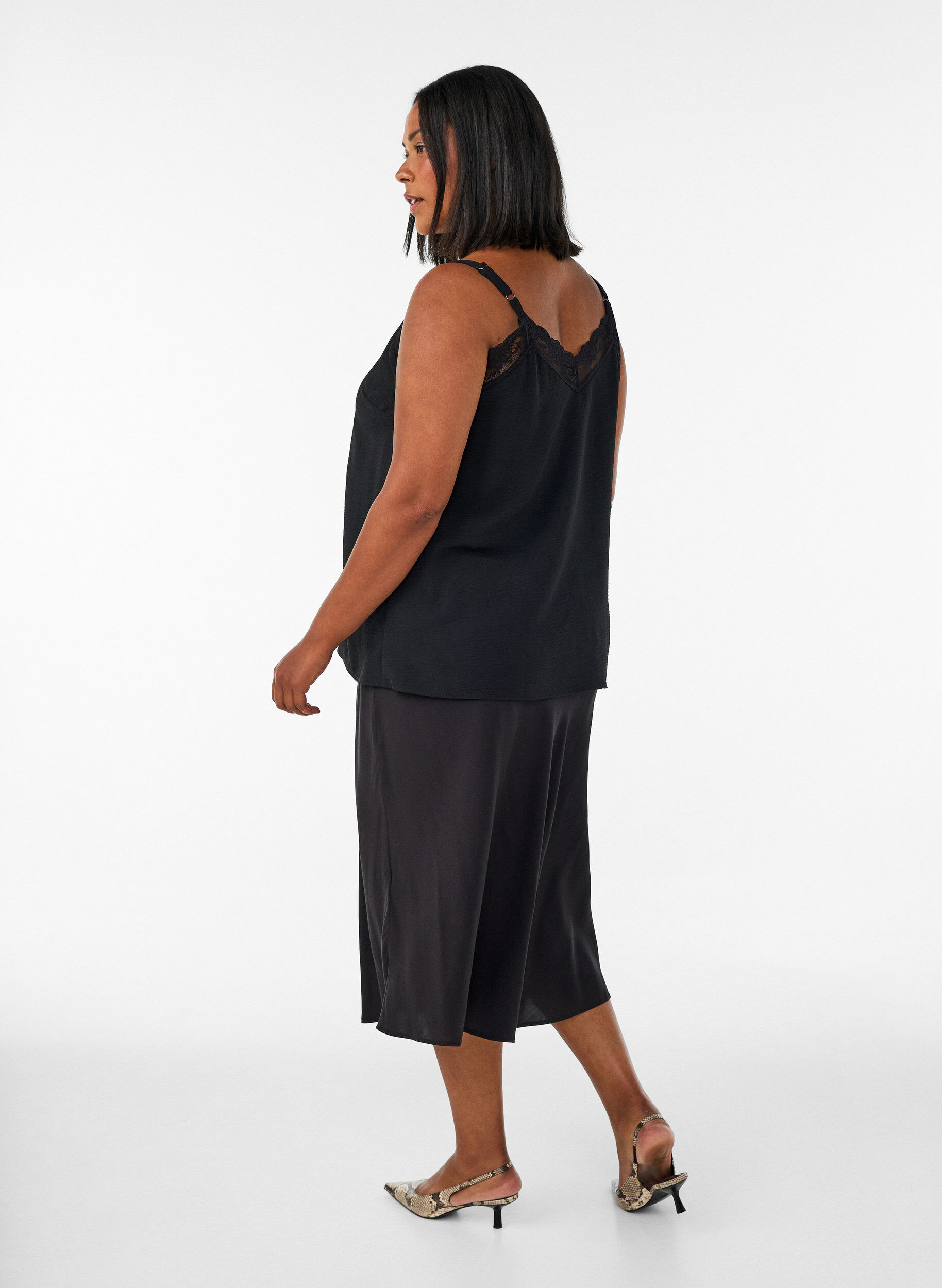 ZizziViskoseskj&oslash;rt med elastisk midje, Svart, Model image number 2