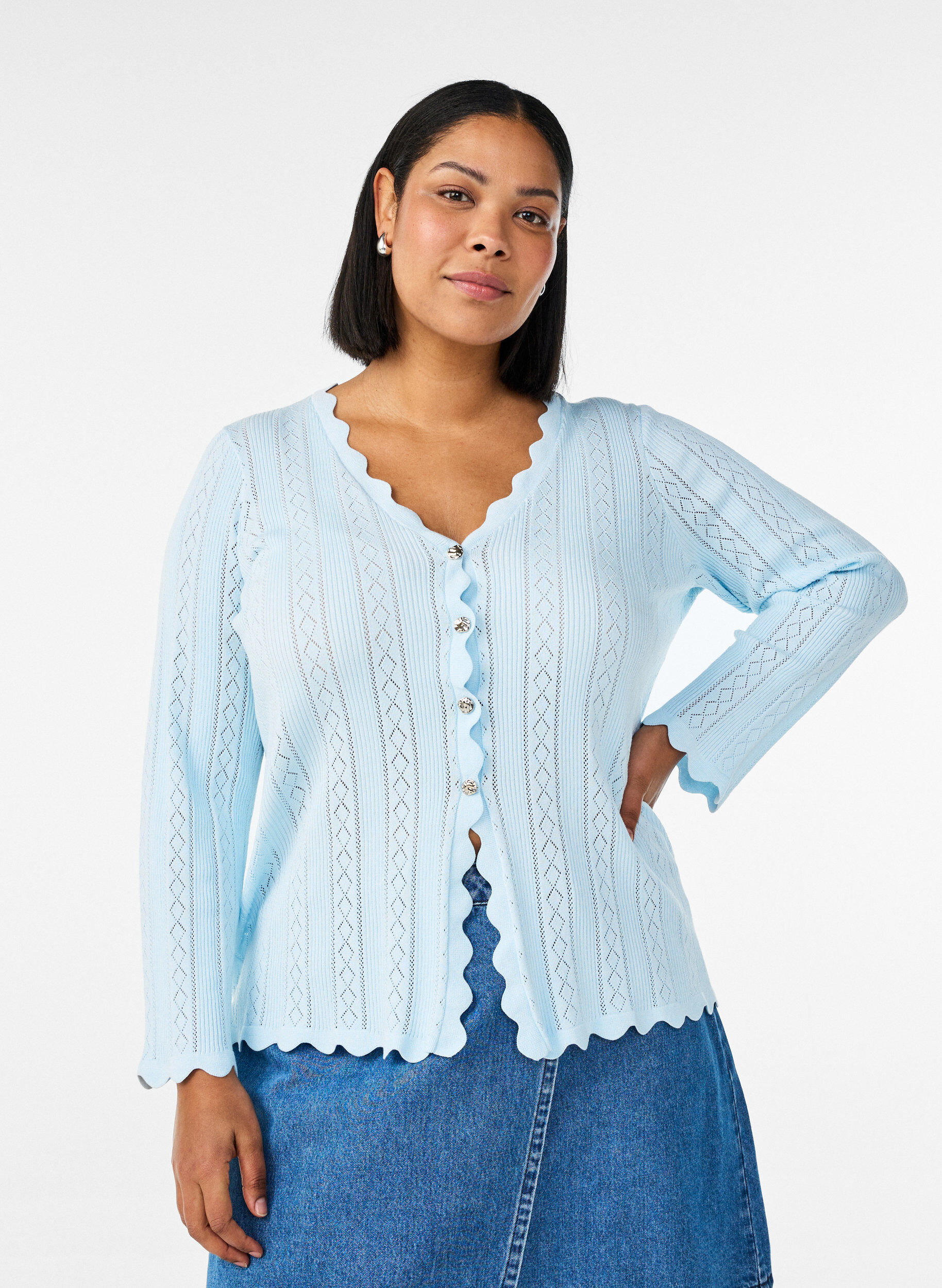 ZizziCardigan med hullbroderi og b&oslash;lgete kanter, Bl&aring;, Model image number 0