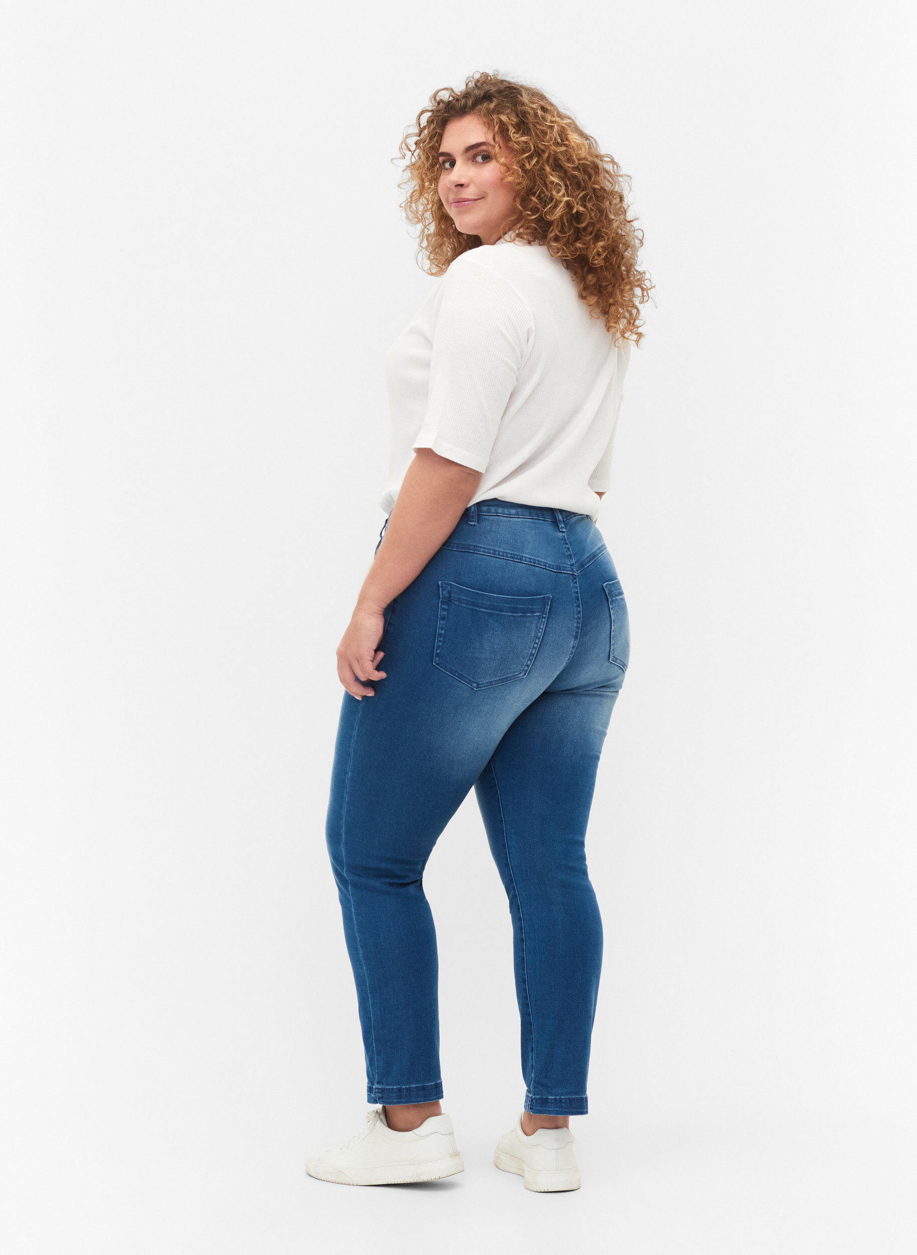 Zizzi Slim fit Emily jeans med normal midje, Bl&aring;, Model image number 1