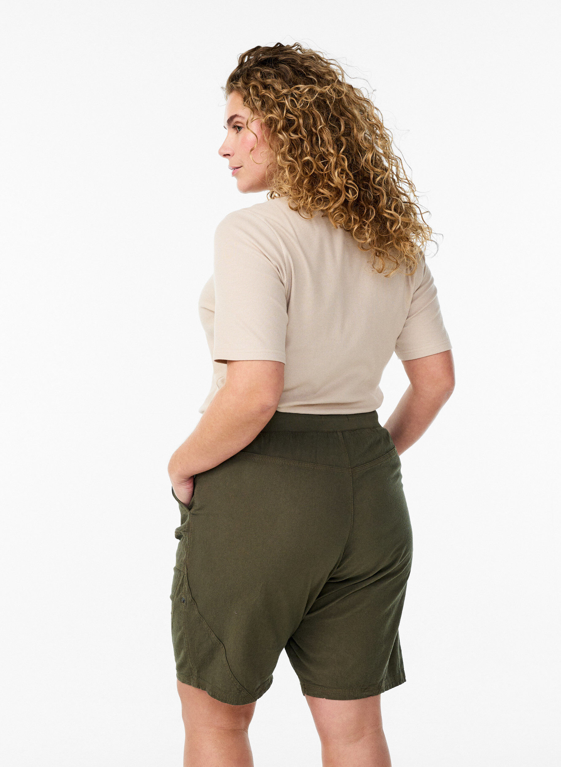 Zizzi L&oslash;s shorts av bomull med lommer, Gr&oslash;nn, Model image number 2