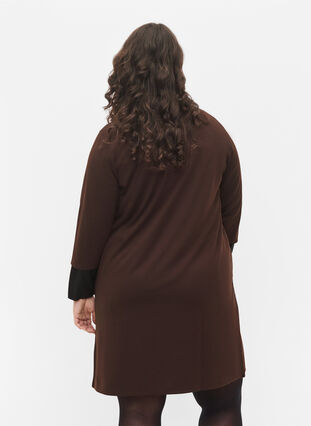 Ensfarget kjole med V-hals og 3/4-ermer, Coffee Bean, Model image number 1