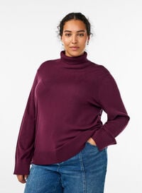 Strikkegenser med høy hals og sideknapper, Mørk Bordeaux Strikkegenser med høy hals og sideknapper, Mørk Bordeaux, Model