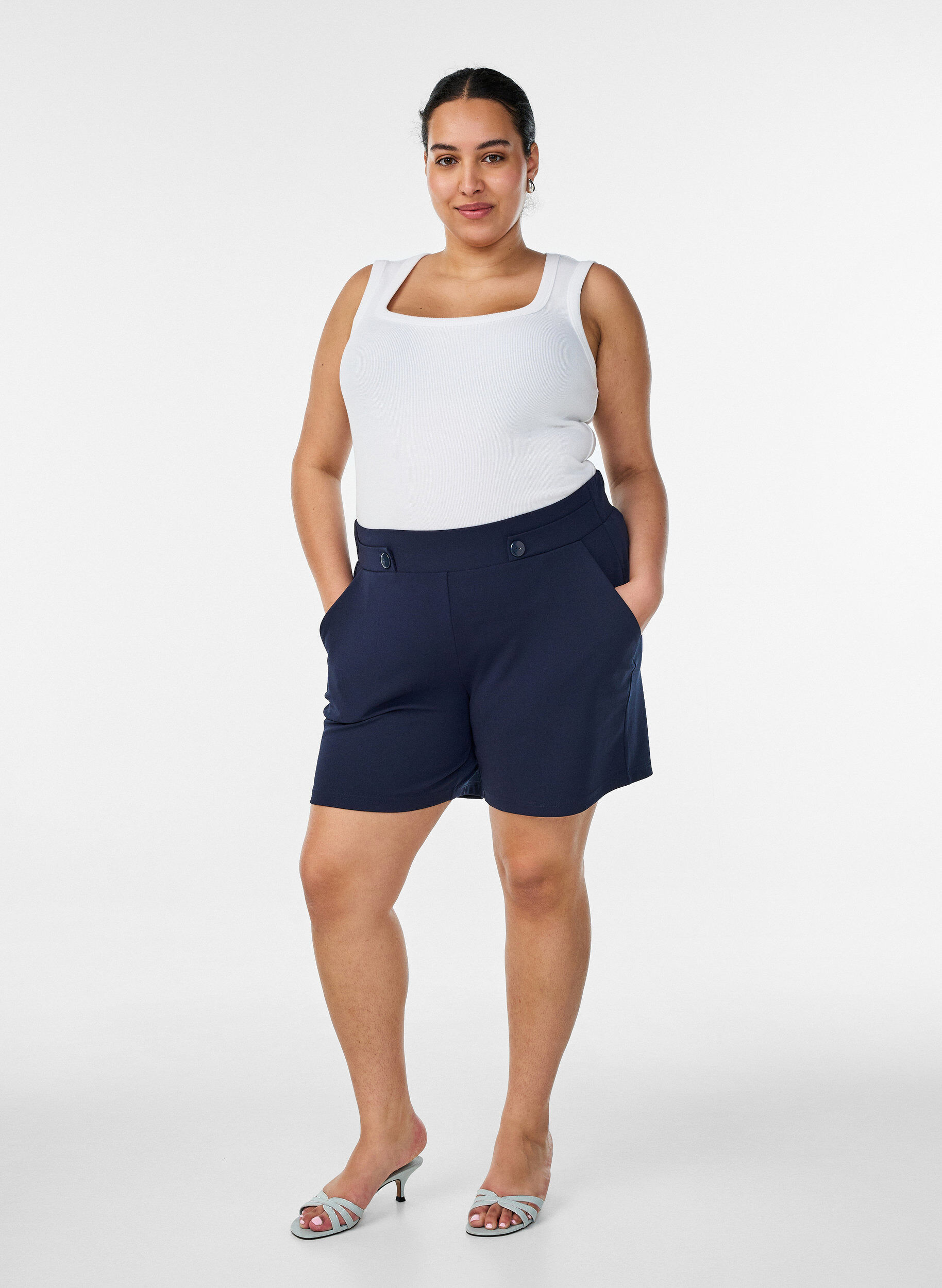 ZizziShorts med lommer og l&oslash;s passform, Bl&aring;, Model image number 1