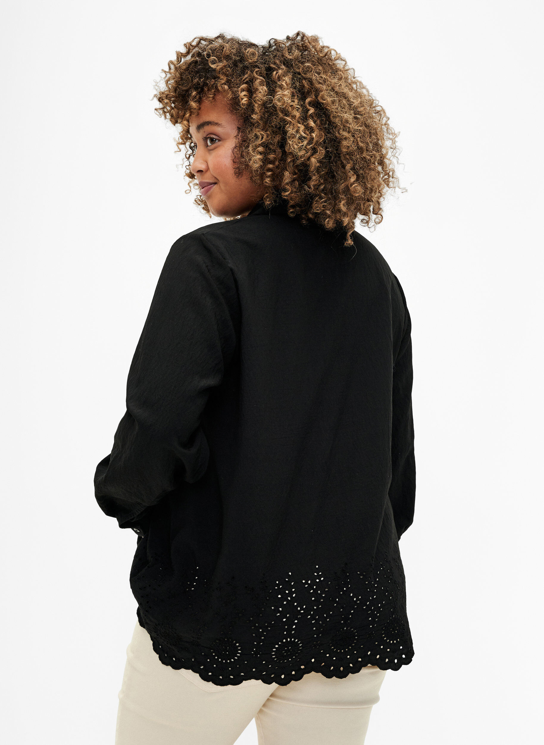 Zizzi Skjorte i viskose med broderi anglaise, Black, Model image number 1