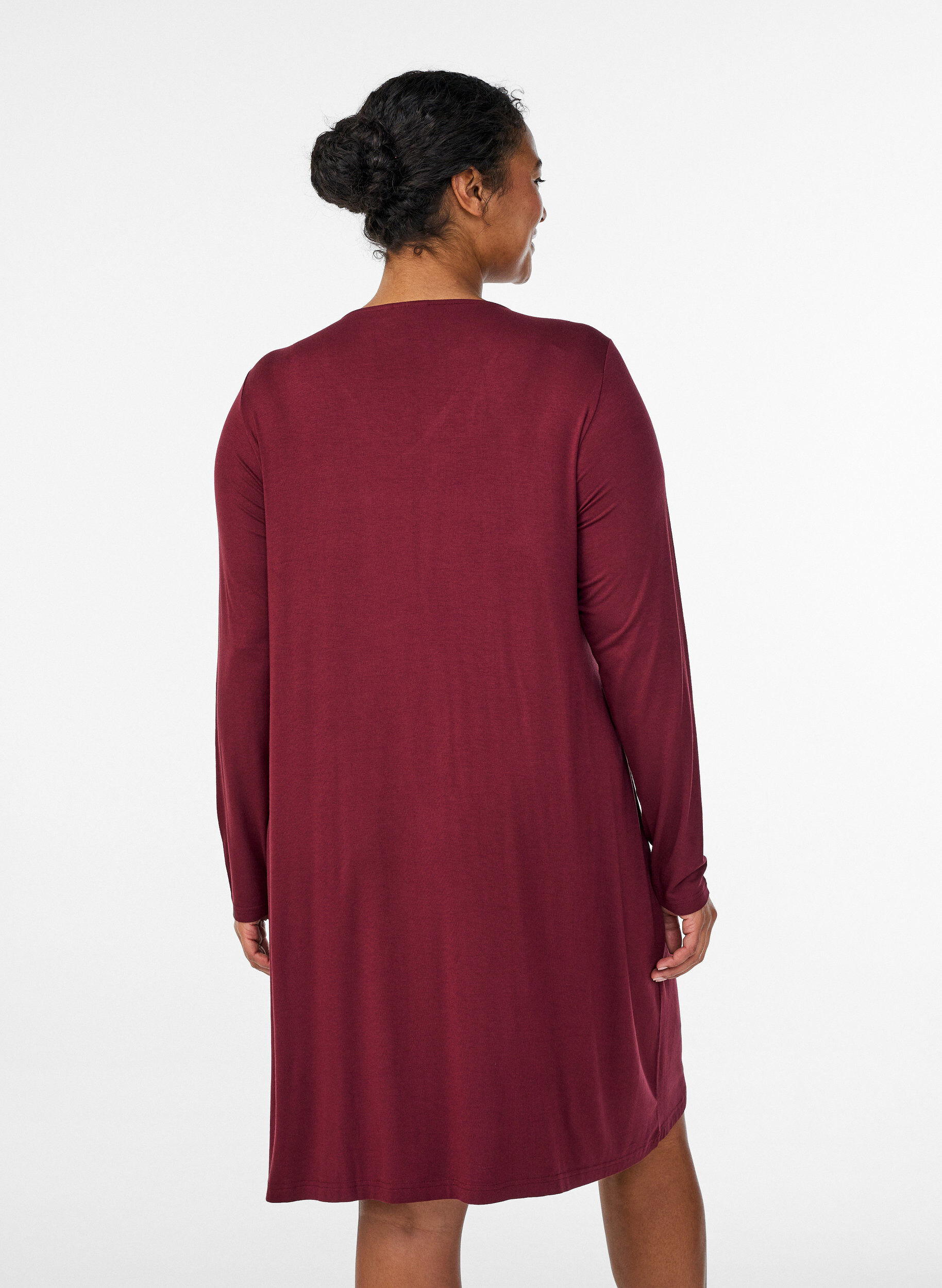 Zizzi Langermet nattkjole med blondeinnlegg og V-hals, R&oslash;d, Model image number 2