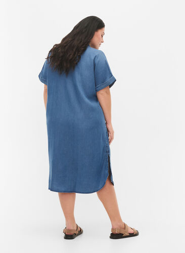 Kortermet skjortekjole i lyocell (TENCEL™), Medium Blue Denim, Model image number 1