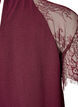 Bluse med korte blondeermer og h&oslash;y hals, R&oslash;d, Packshot image number 3