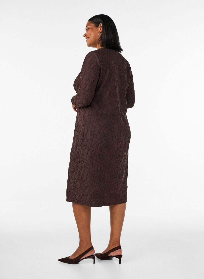 Midikjole med b&oslash;lget tekstur og lange ermer, Brun, Model image number 1