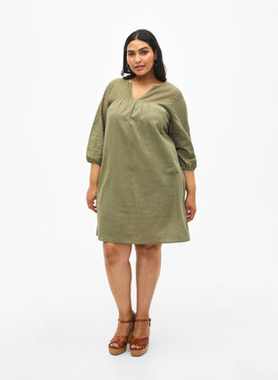 Zizzi Kjole i bomullsblanding med lin og heklede detaljer, Deep Lichen Green, Model image number 2