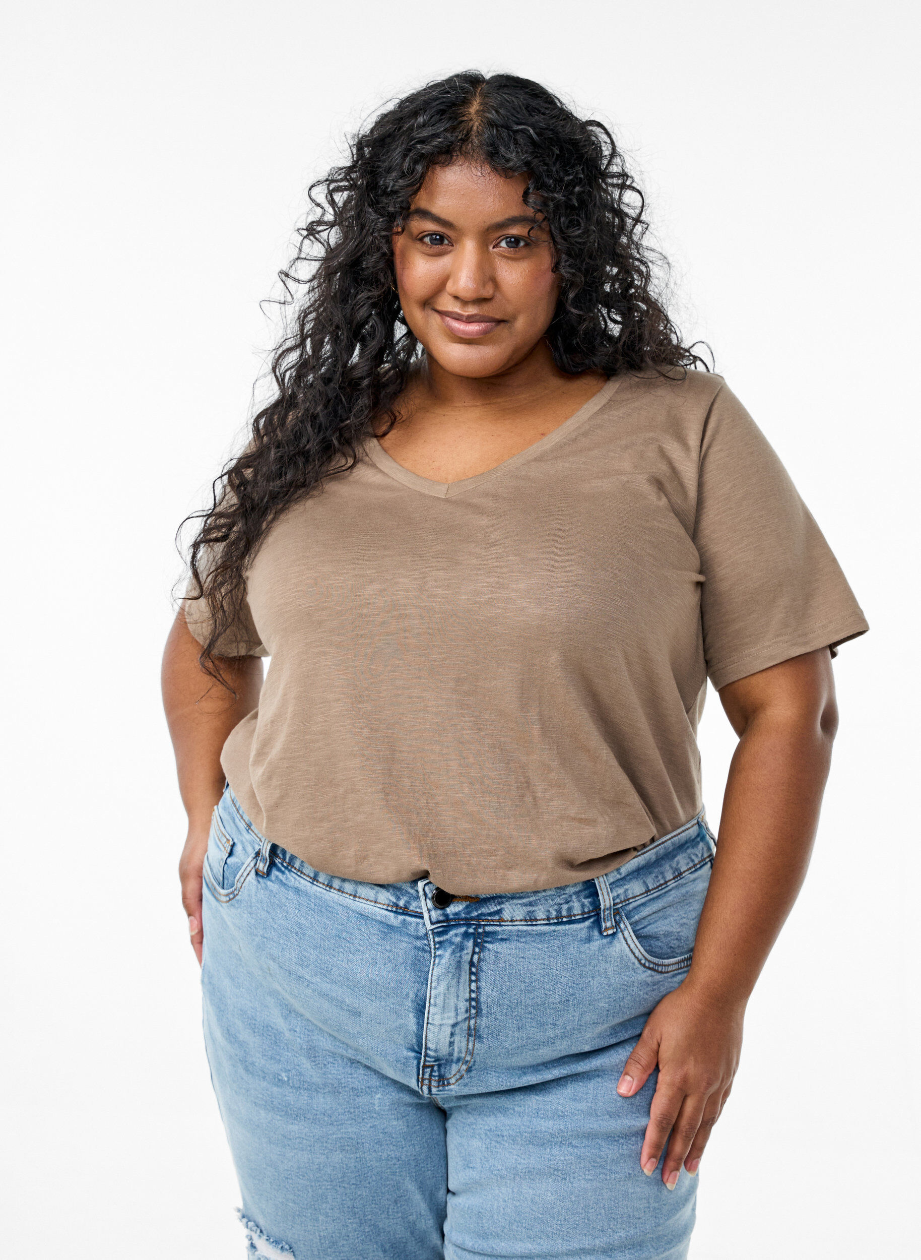 Zizzi Kortermet basic t-skjorte med v-hals, Brun, Model image number 0