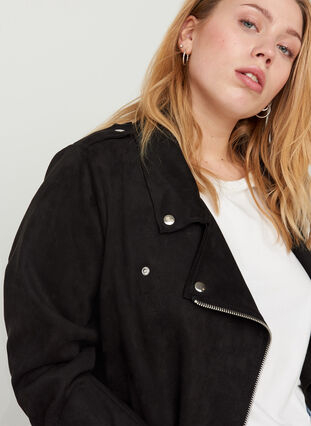 Kort jakke i semsket skinn, Black, Model image number 2