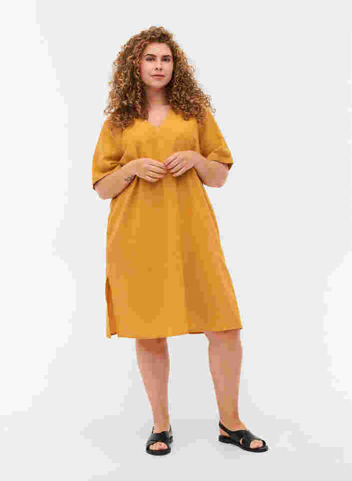 Kortermet kjole i bomullsmiks med lin, Honey Mustard, Model image number 2