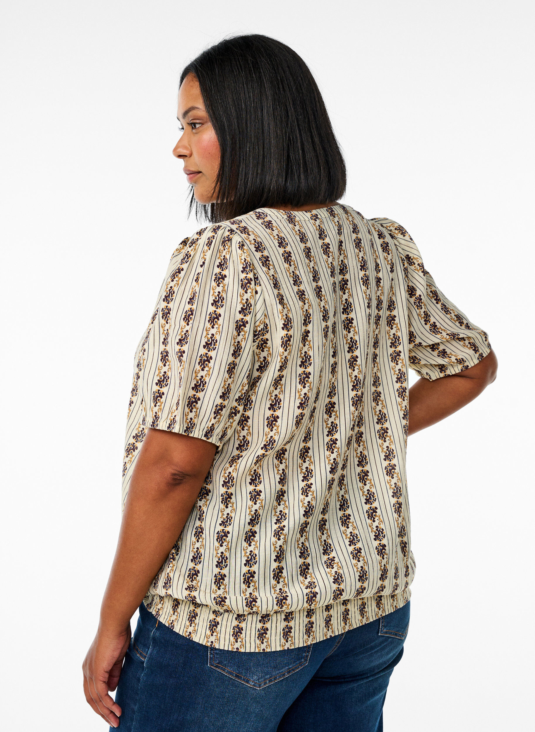 Zizzi Trykt bluse med smocket fold, Egret AOP, Model image number 1