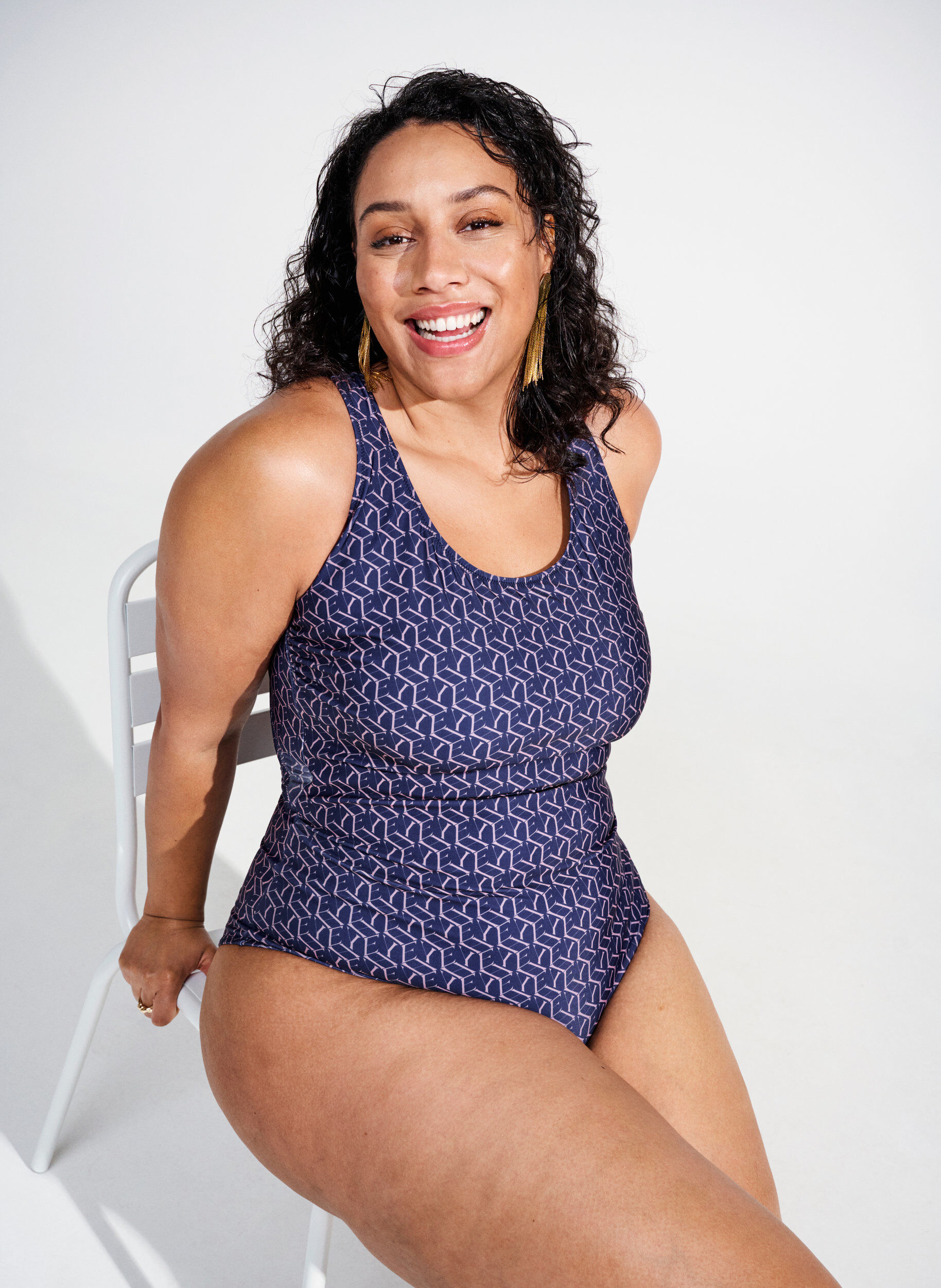 Zizzi Badedrakt med m&oslash;nster og krysset rygg, Text Print, Image image number 0