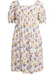 Blomstrete midikjole av viskose med smock, Hvit, Packshot image number 0
