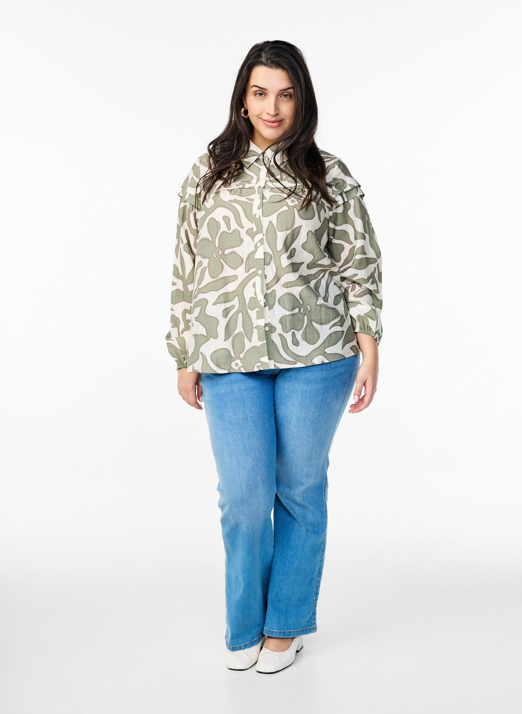 Zizzi Trykt skjortebluse med rysjedetaljer, Gr&oslash;nn, Model image number 1