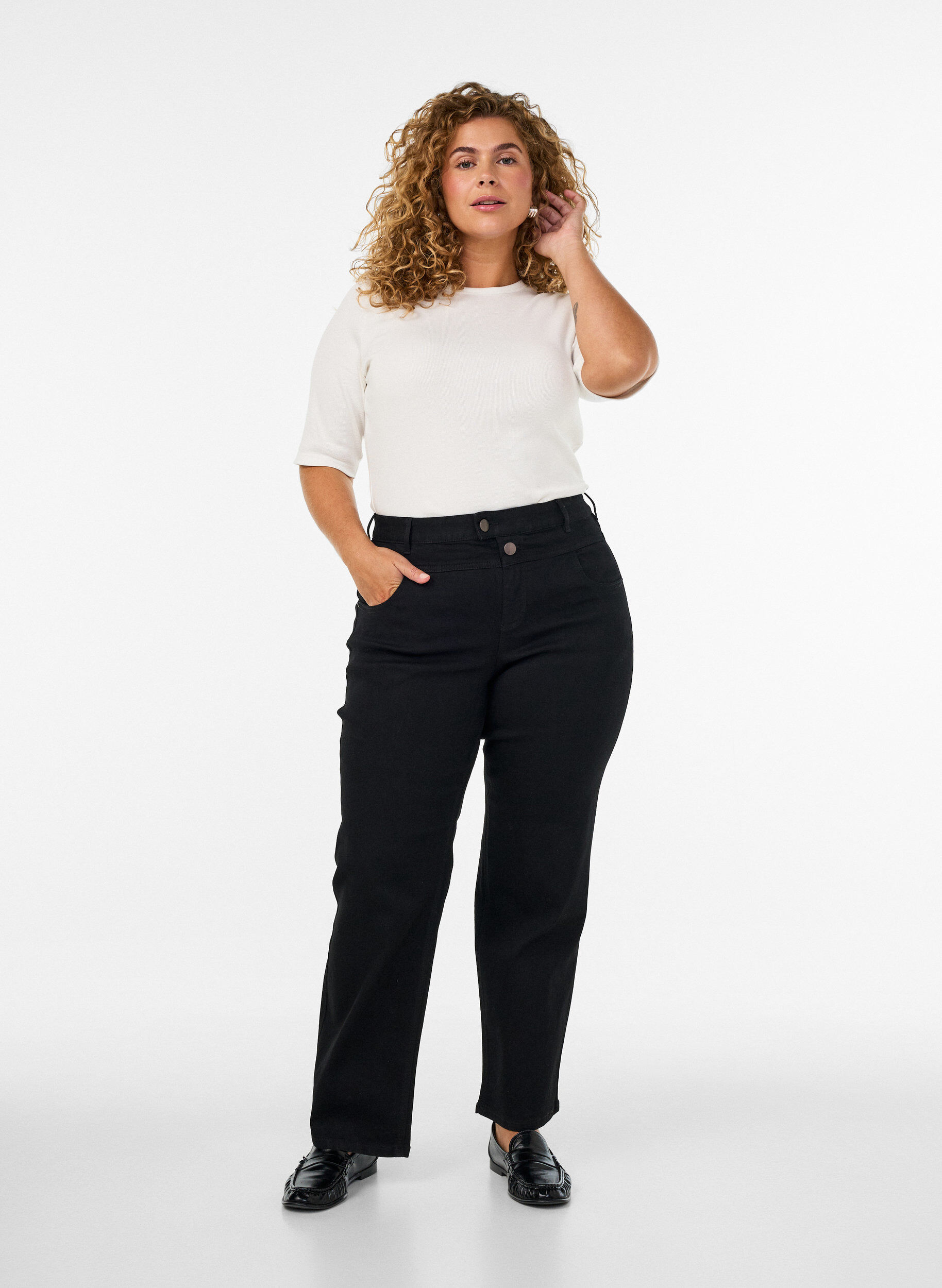Regular fit Gemma-jeans med h&oslash;y midje, Svart, Model