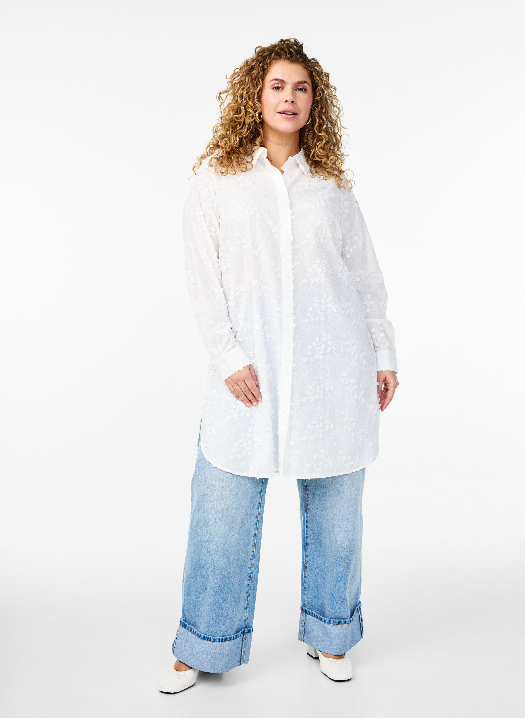 Zizzi Skjortekjole med broderte blomster, Hvit, Model image number 1