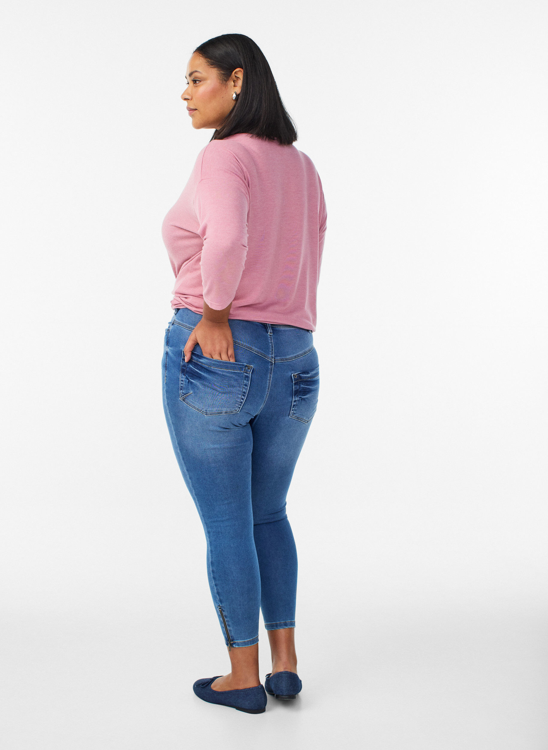Zizzi Cropped Amy jeans med glidel&aring;sdetaljer, Bl&aring;, Model image number 1