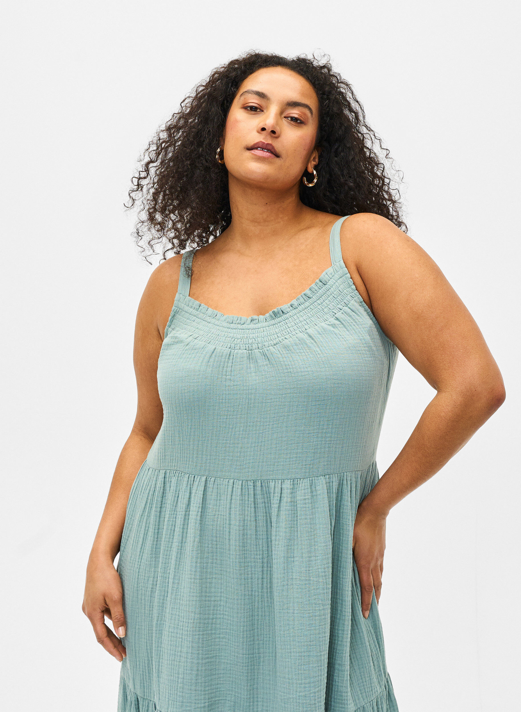 Zizzi Ensfarget kjole i bomull med stropper, Chinois Green, Model image number 2