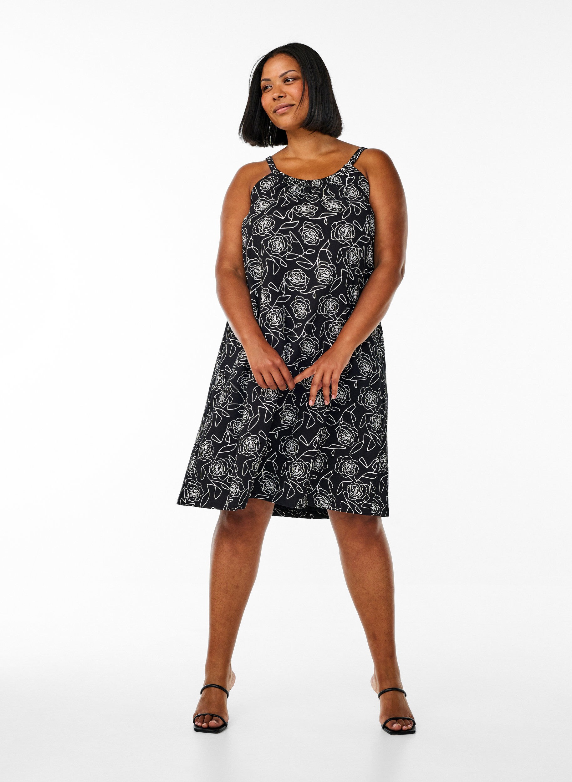 ZizziMidi strap dress in organic cotton, Svart, Model image number 1